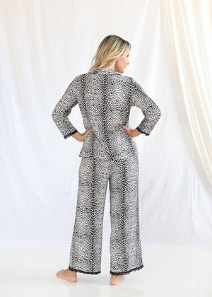 Women's Leopard Print Bamboo Lounge Pajamas Set with 3/4 Sleeve Top and Pants - Shapeez